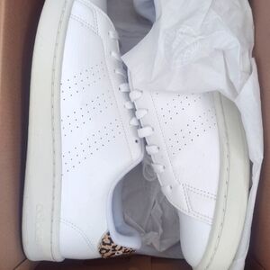 Adidas women's sneaker US 10.5, New, white Shoes